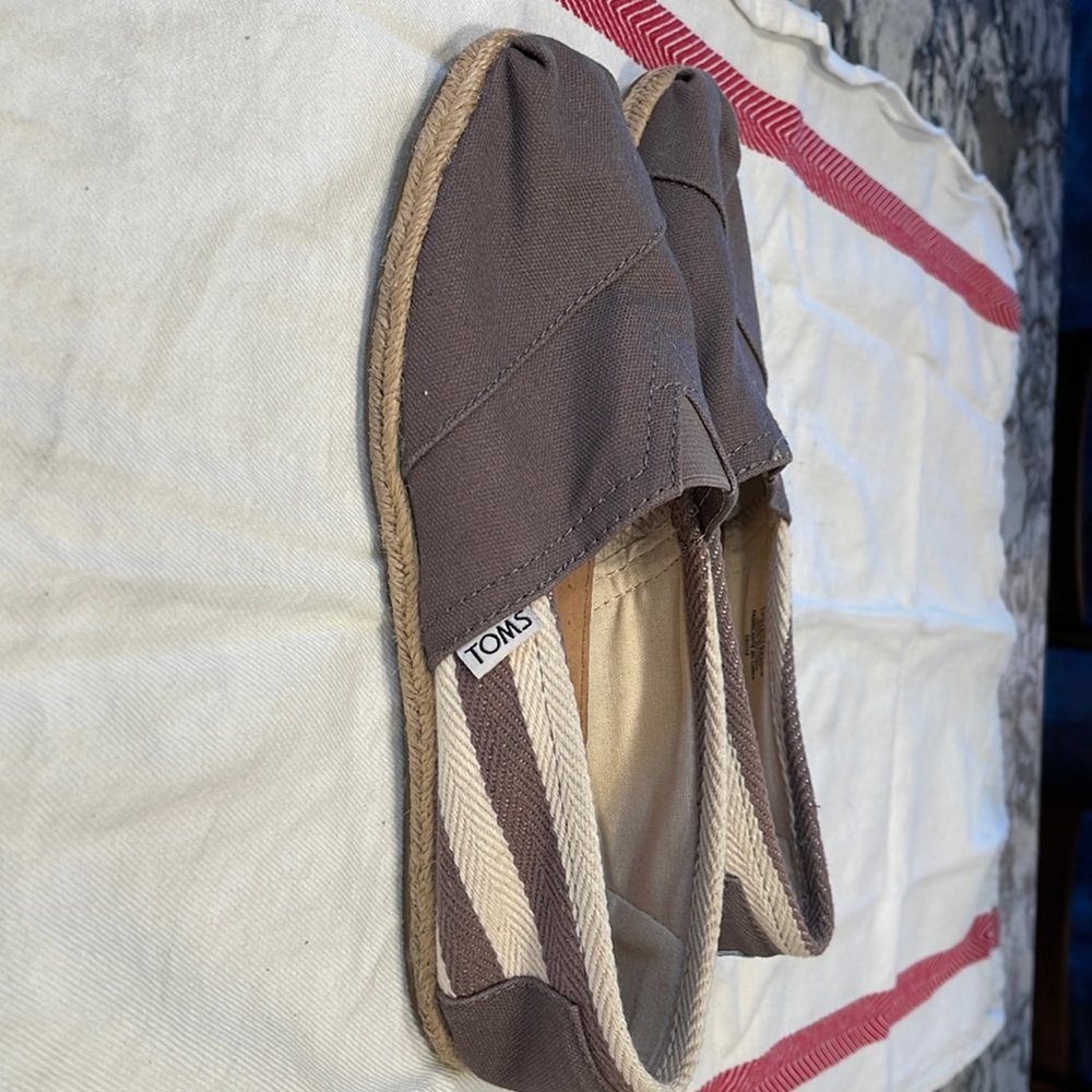 Womens Toms 8.5